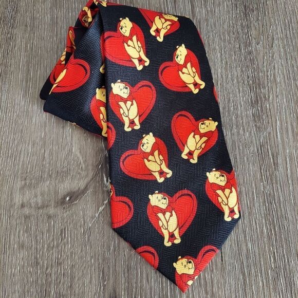 Disney Winnie-the-Pooh Valentine's Day Tie - Picture 1 of 6